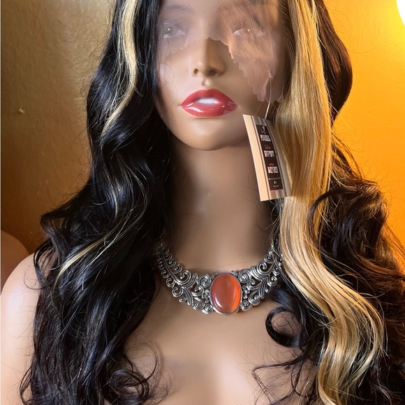 20” New Body Wave transparent wig - Picture 3 of 4